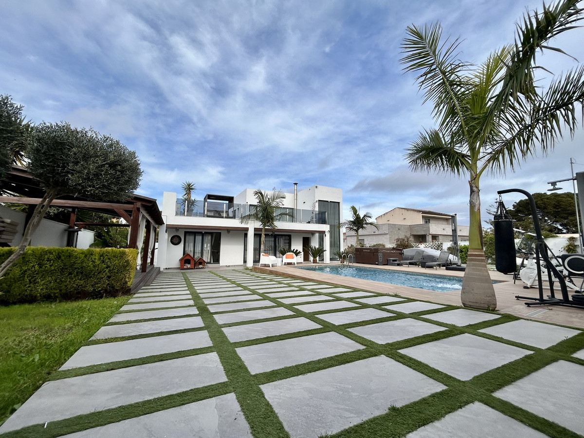 ShowFeedImage House – Detached Villa in Orihuela