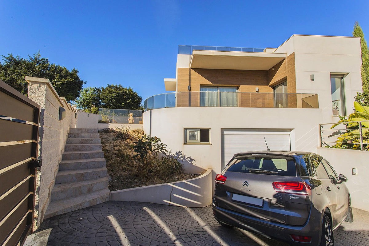 ShowFeedImage House – Detached Villa in San Miguel de Salinas