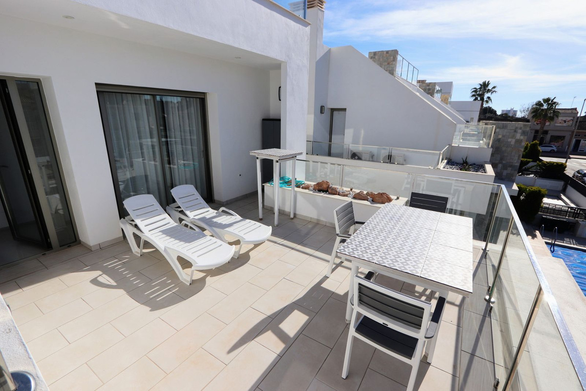 ShowFeedImage House – Detached Villa in Los Alcazares