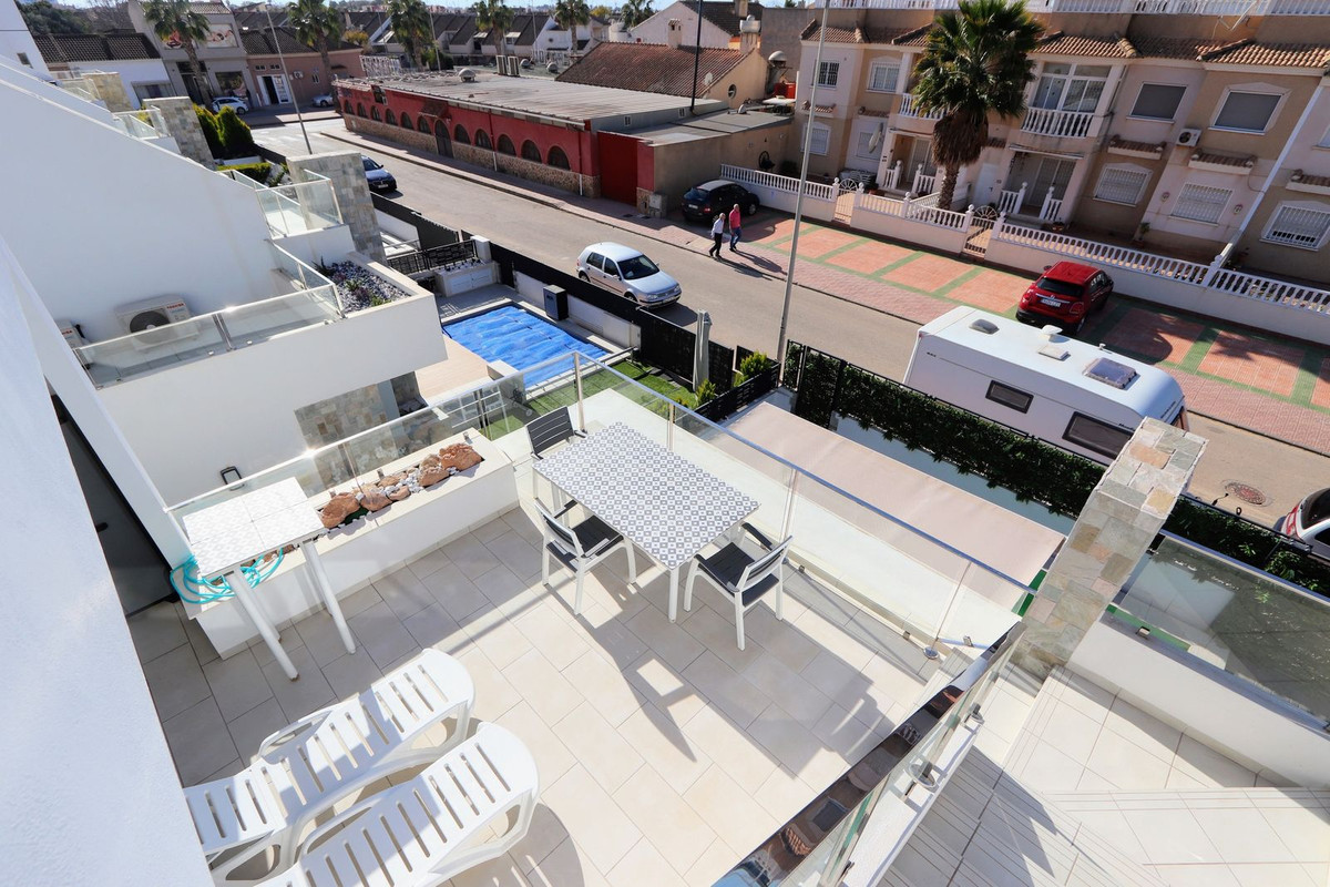 ShowFeedImage House – Detached Villa in Los Alcazares