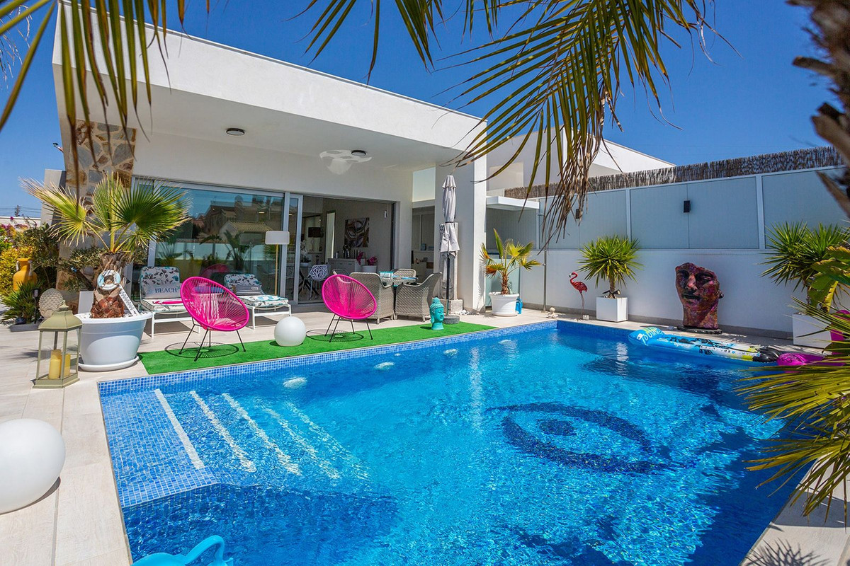 ShowFeedImage House – Detached Villa in Torrevieja