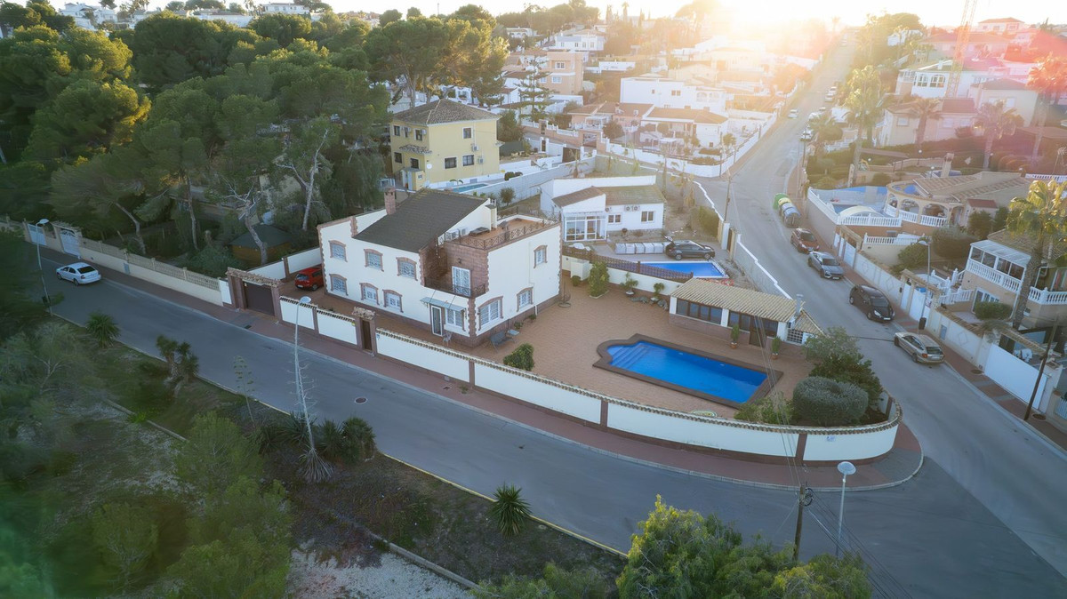 ShowFeedImage House – Detached Villa in Orihuela