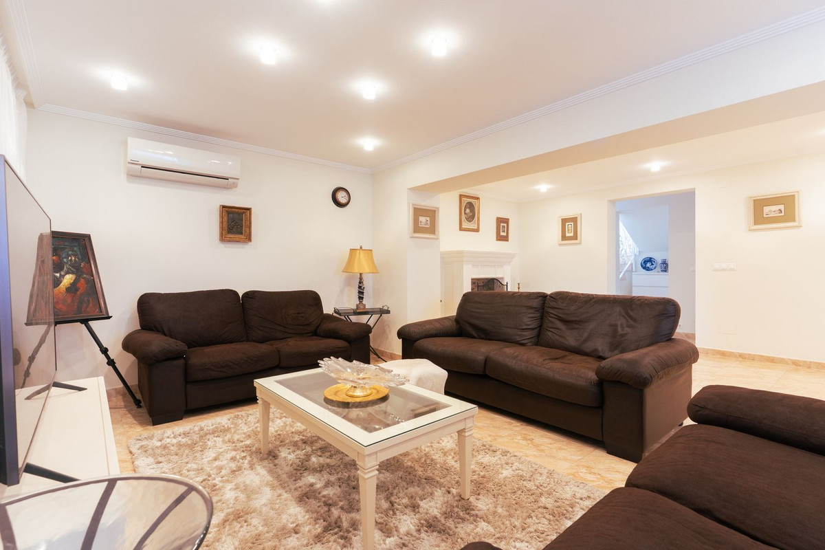 ShowFeedImage House – Detached Villa in Orihuela