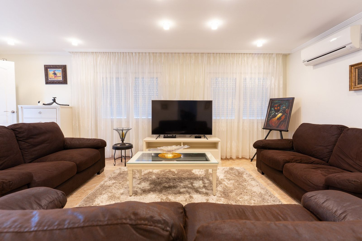 ShowFeedImage House – Detached Villa in Orihuela
