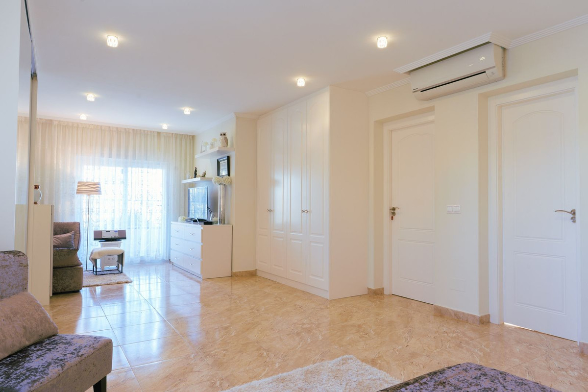 ShowFeedImage House – Detached Villa in Orihuela