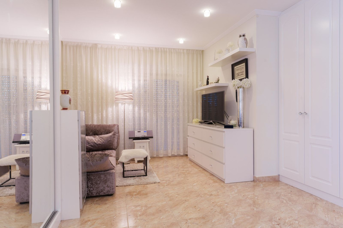 ShowFeedImage House – Detached Villa in Orihuela