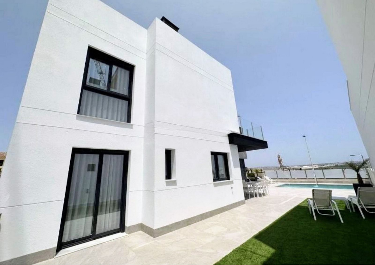 ShowFeedImage House – Detached Villa in Orihuela