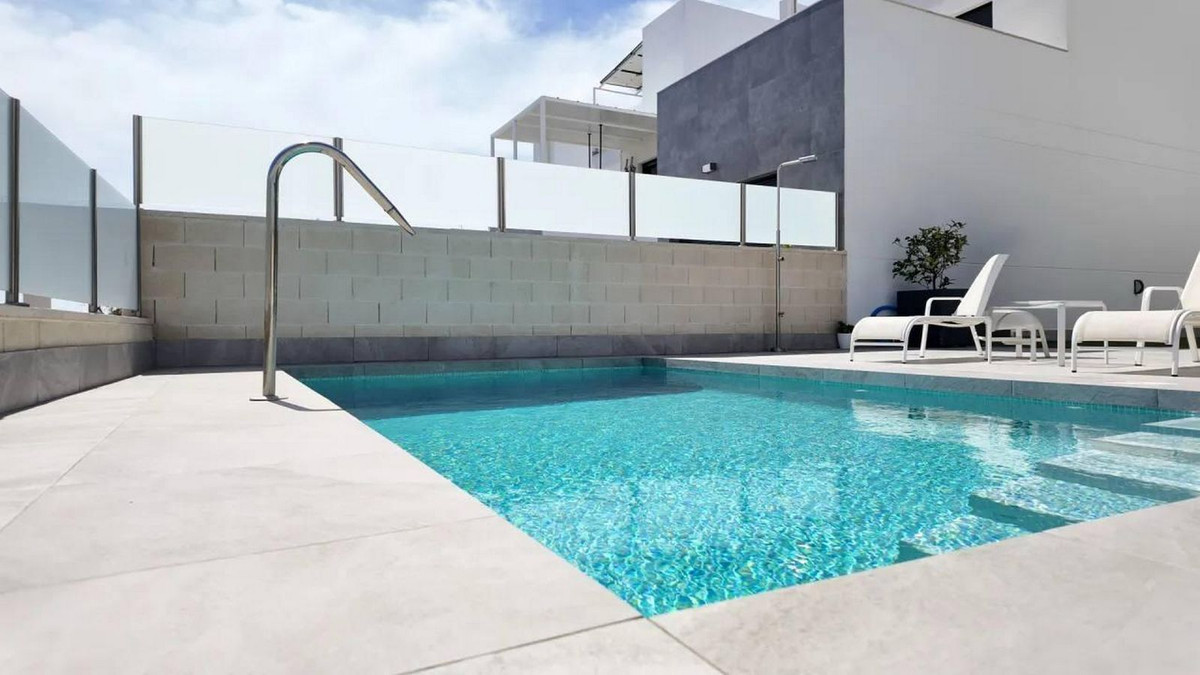 ShowFeedImage House – Detached Villa in Orihuela