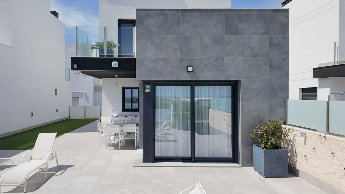 ShowFeedImage House – Detached Villa in Orihuela