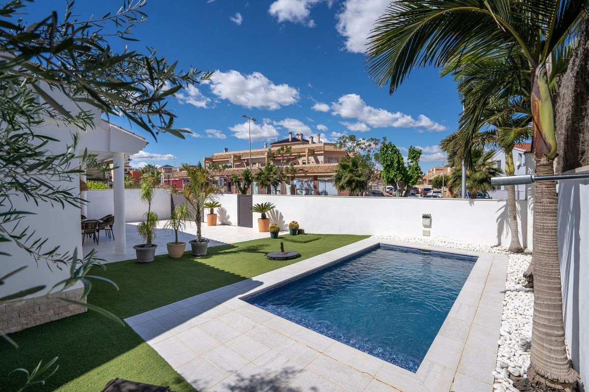ShowFeedImage House – Detached Villa in Pilar de la Horadada