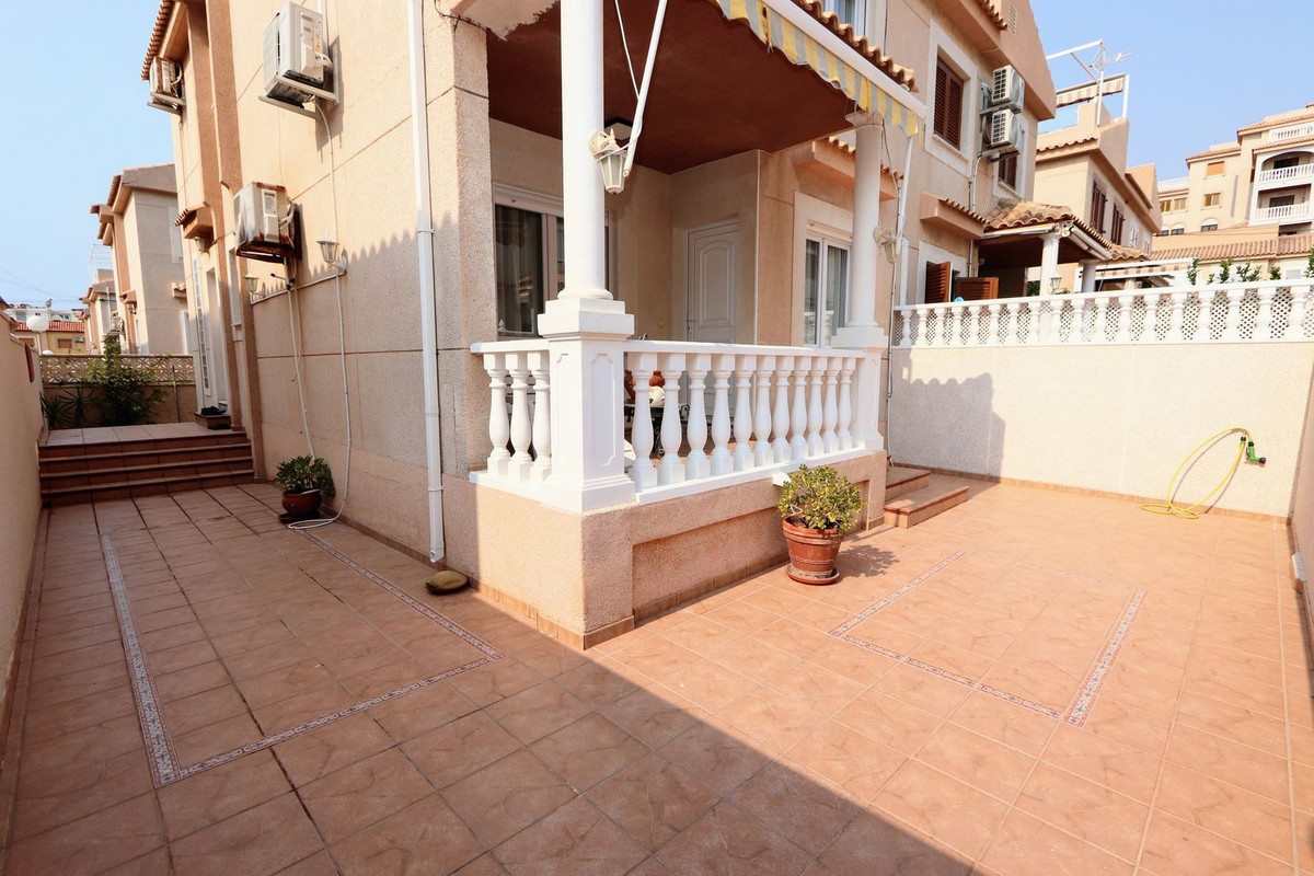 ShowFeedImage House – Semi-Detached House in Torrevieja