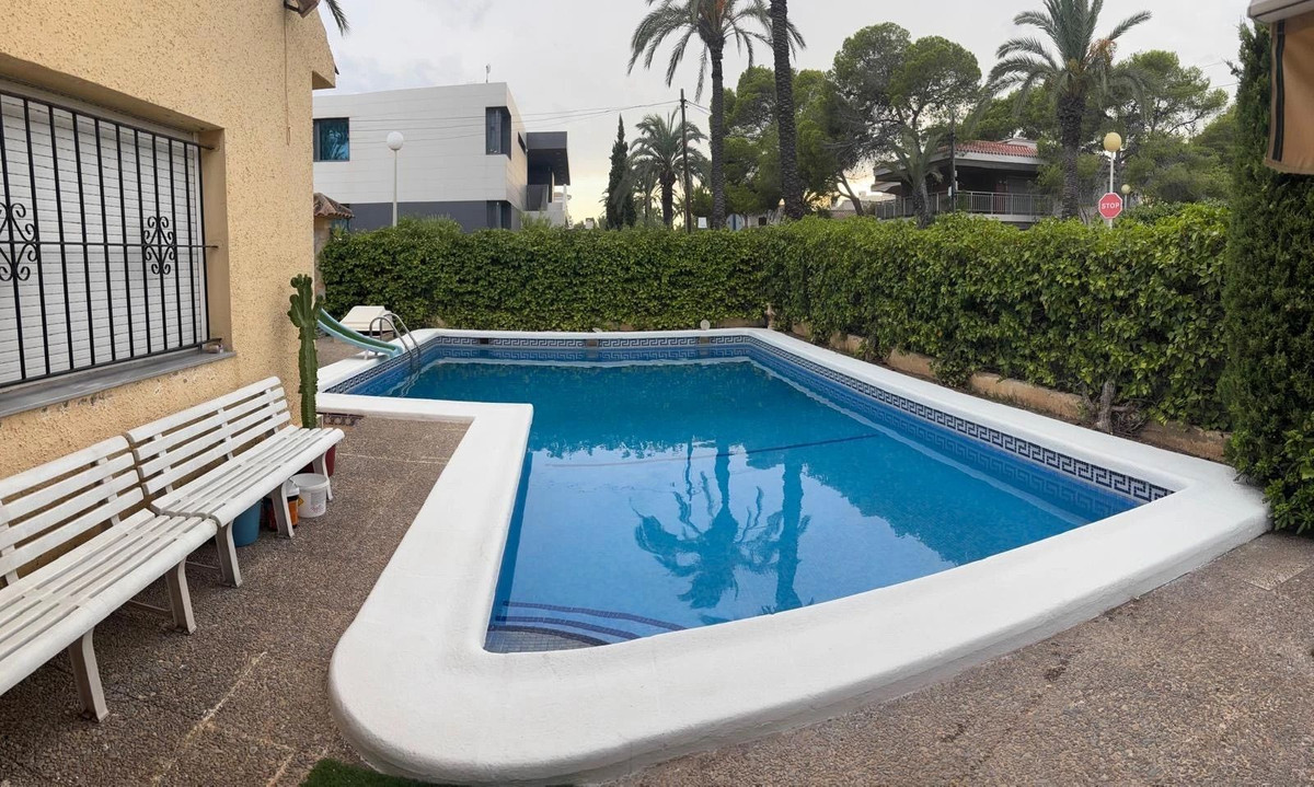 House – Detached Villa in Torrevieja
