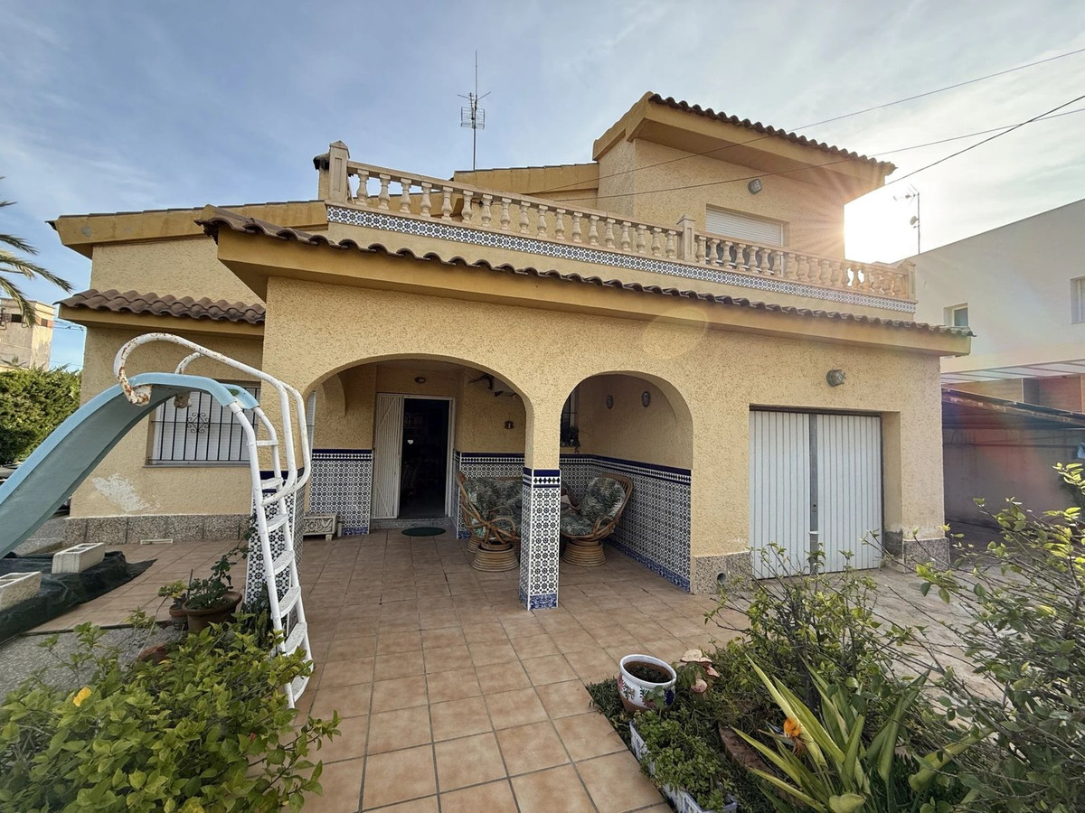 House – Detached Villa in Torrevieja