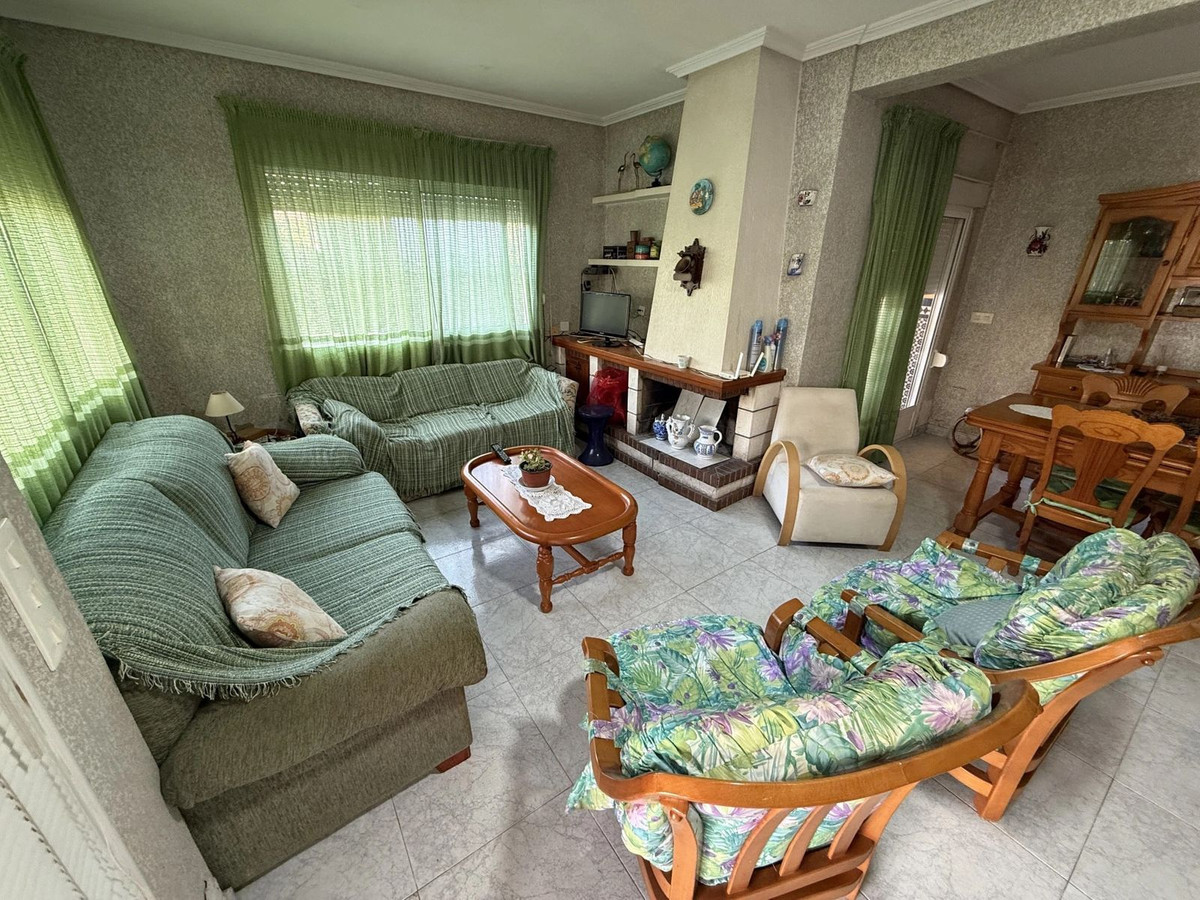 House – Detached Villa in Torrevieja