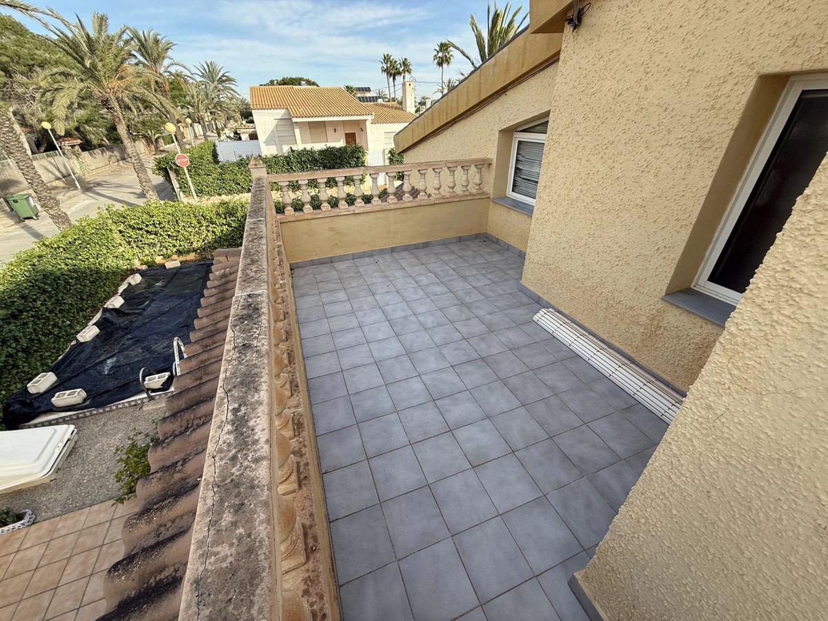 House – Detached Villa in Torrevieja