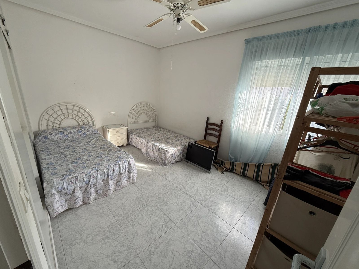 House – Detached Villa in Torrevieja