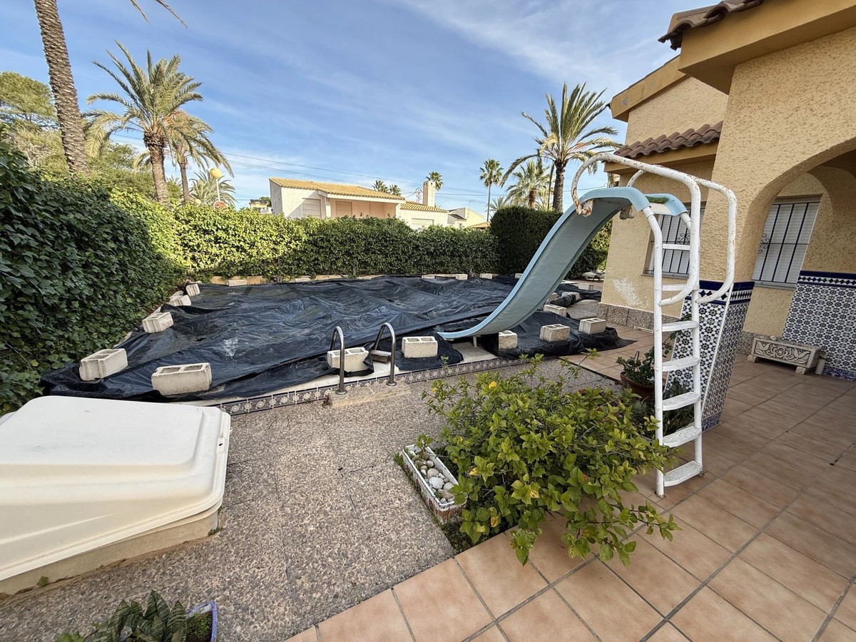 House – Detached Villa in Torrevieja