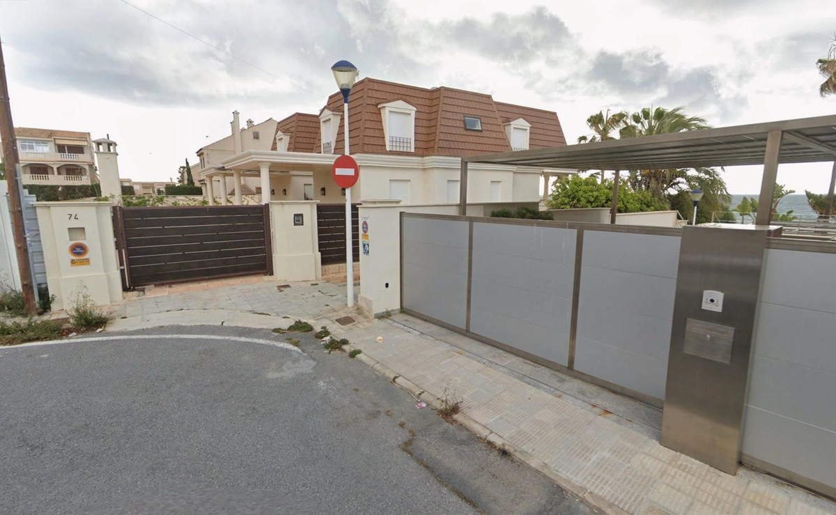 House – Detached Villa in Santa Pola