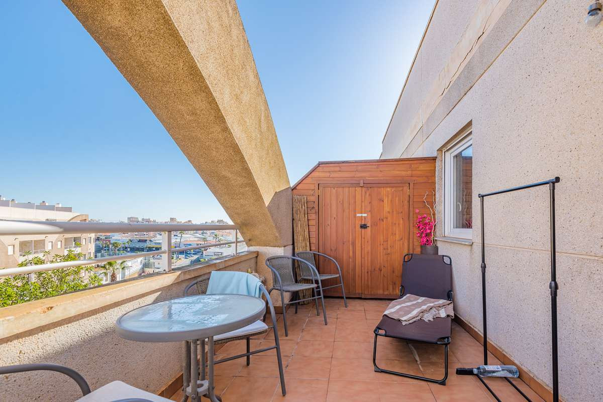 Apartment – Top Floor Apartment in Alicante City