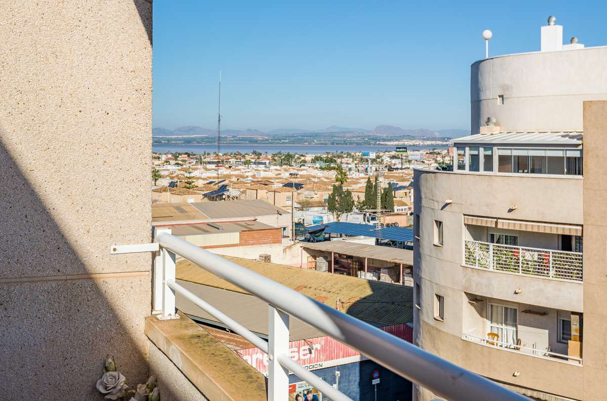 Apartment – Top Floor Apartment in Alicante City