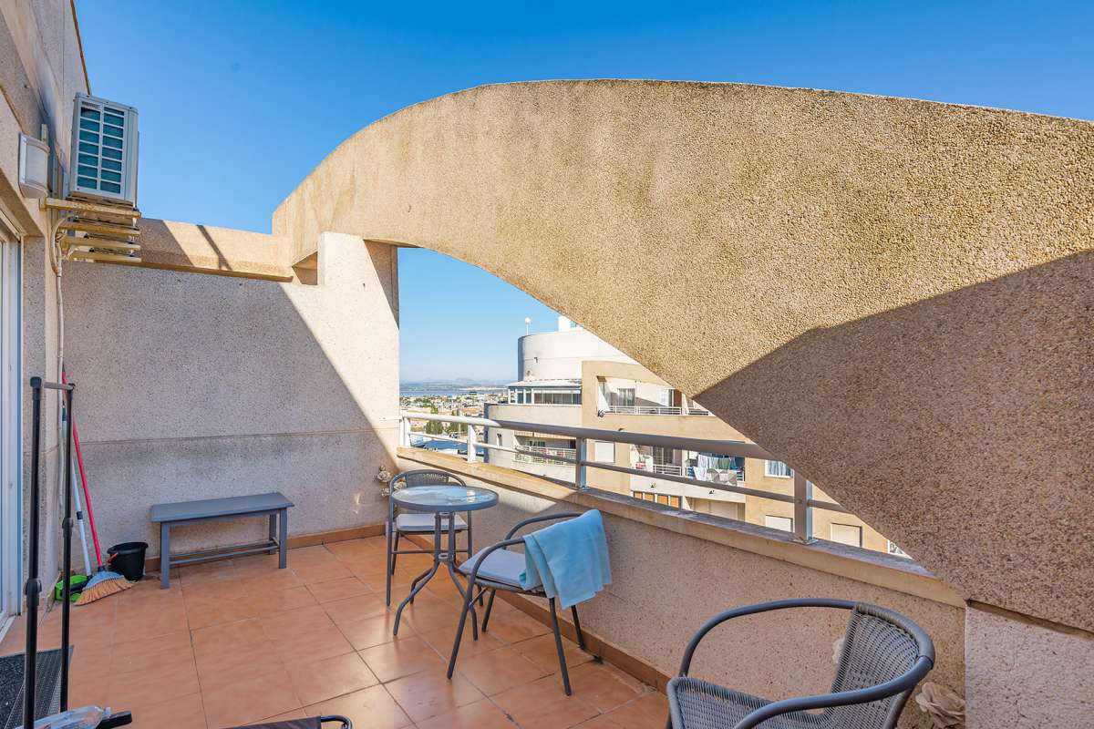 Apartment – Top Floor Apartment in Alicante City