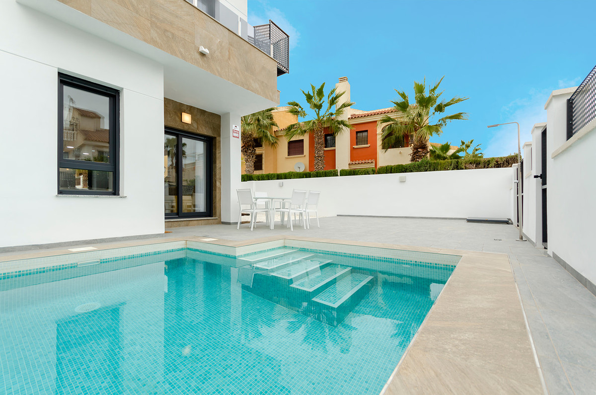 House – Detached Villa in Torrevieja