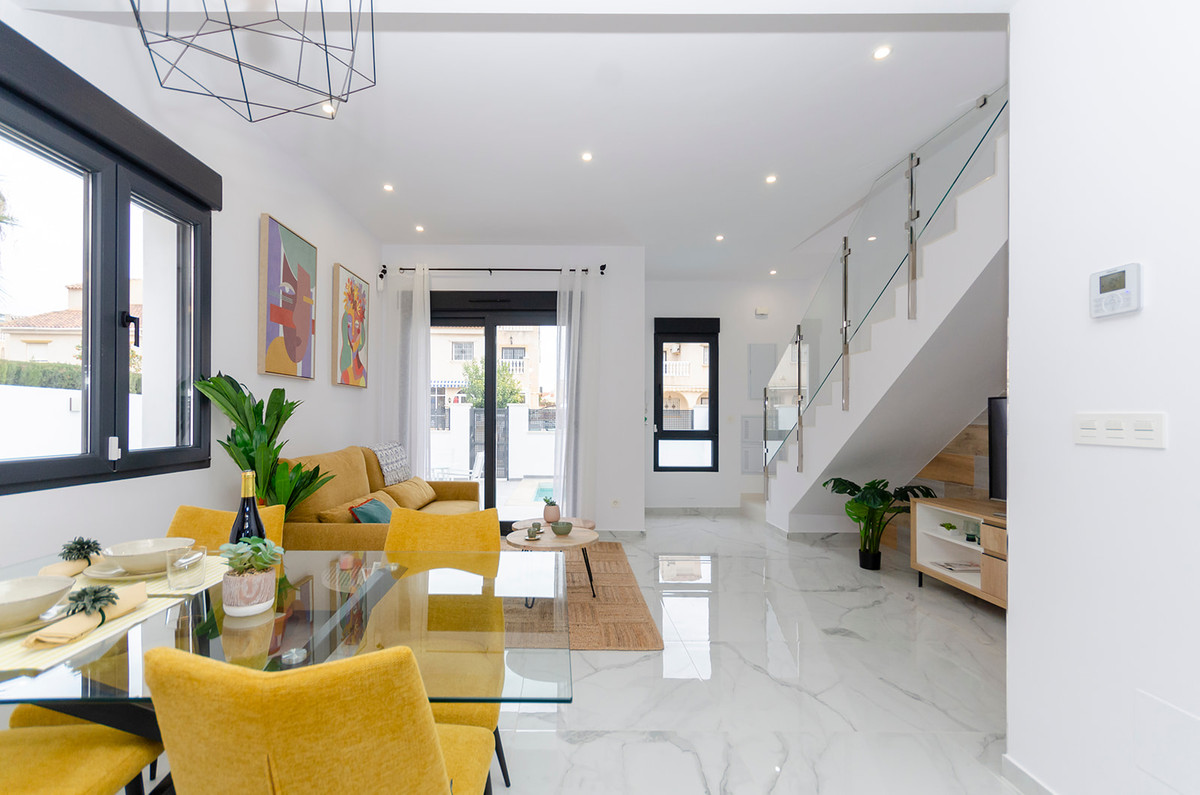 House – Detached Villa in Torrevieja