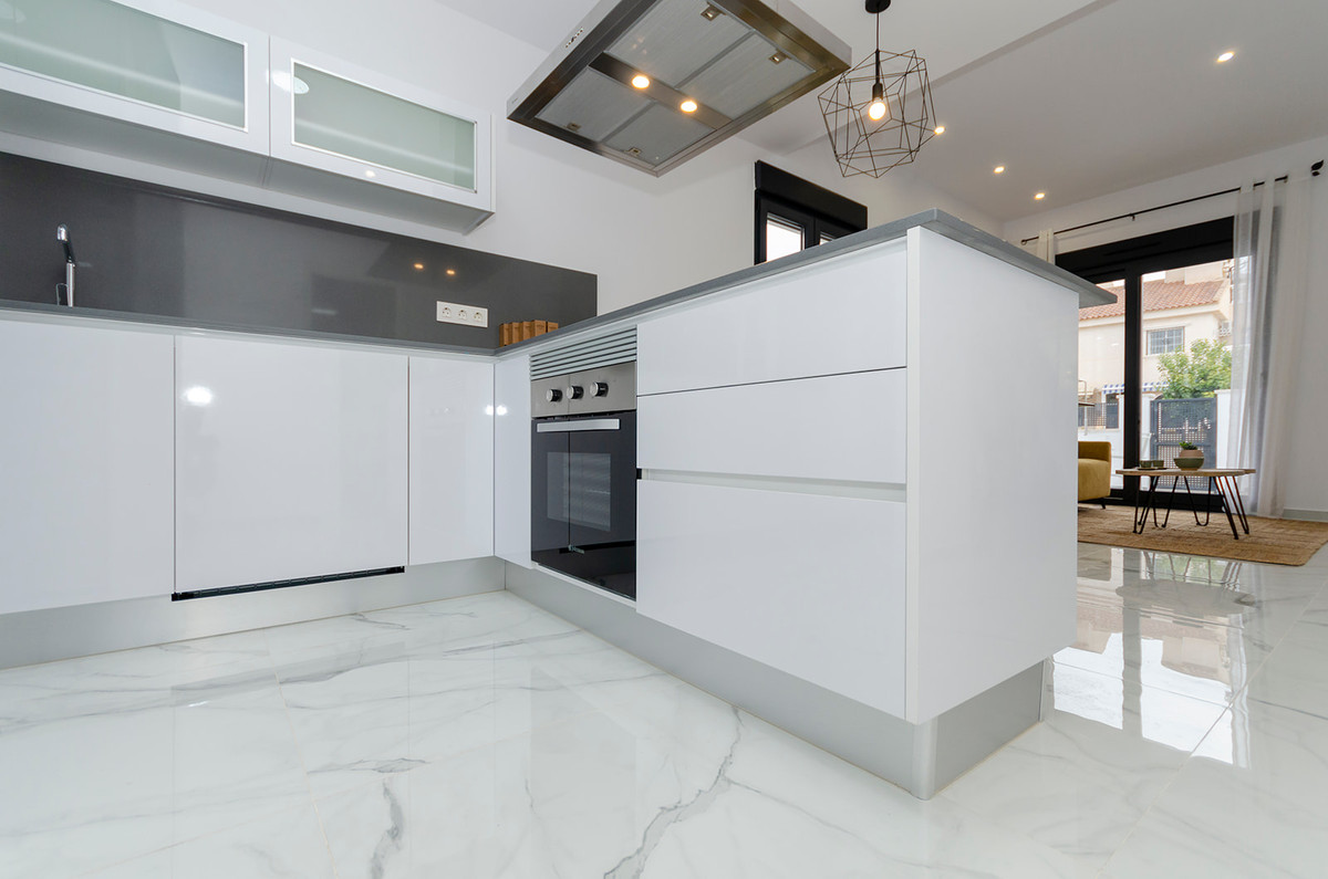 House – Detached Villa in Torrevieja