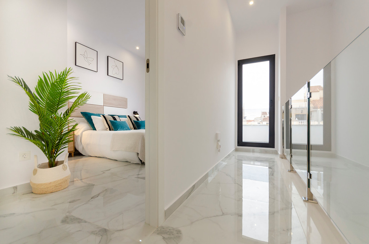 House – Detached Villa in Torrevieja