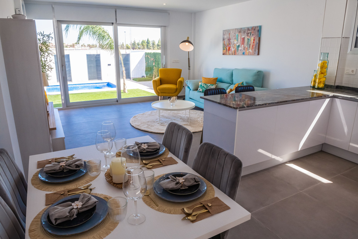 House – Detached Villa in Los Alcazares