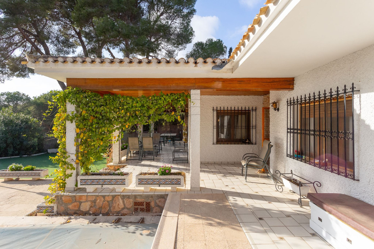 ShowFeedImage House – Detached Villa in Orihuela