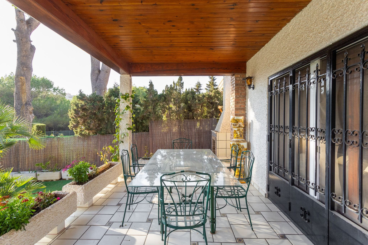 ShowFeedImage House – Detached Villa in Orihuela
