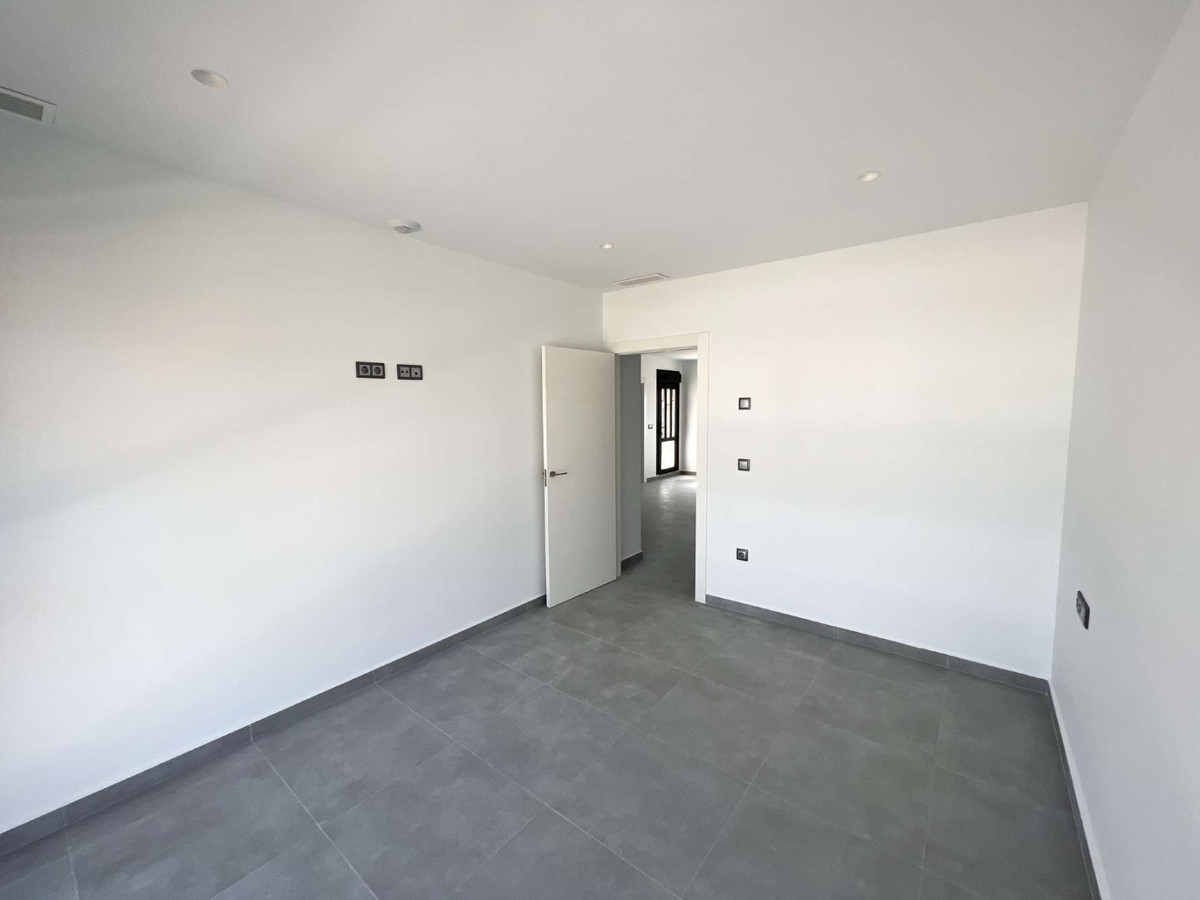 ShowFeedImage House – Detached Villa in Torrevieja