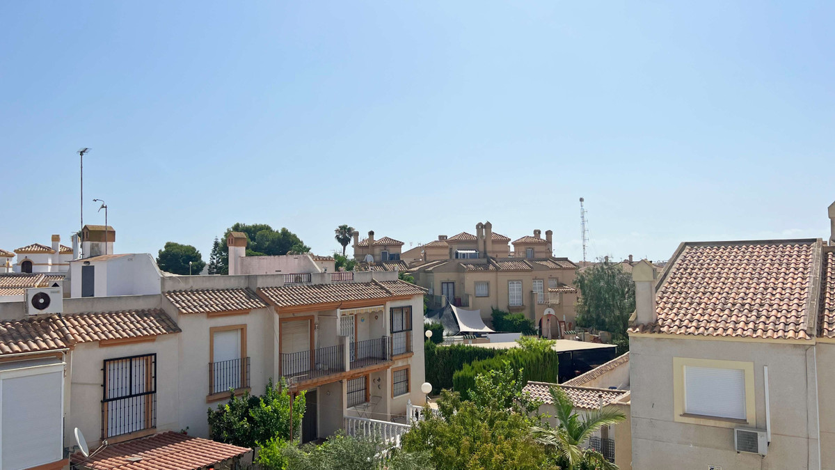 ShowFeedImage House – Detached Villa in Torrevieja