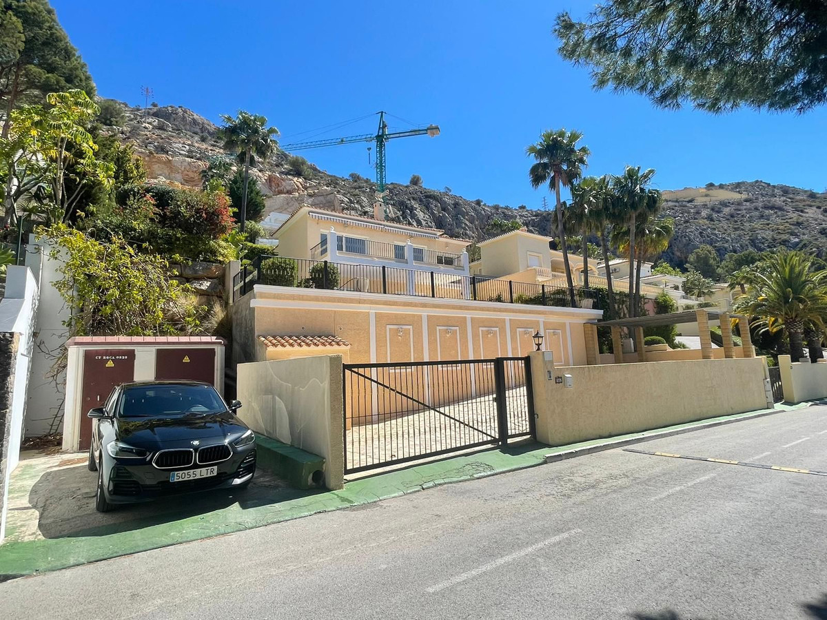 ShowFeedImage House – Detached Villa in Altea