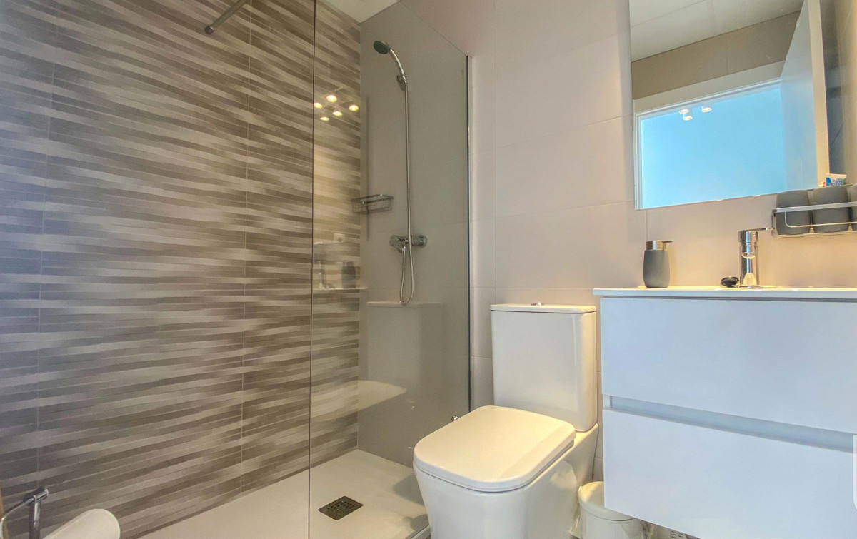 ShowFeedImage House – Detached Villa in Los Alcazares