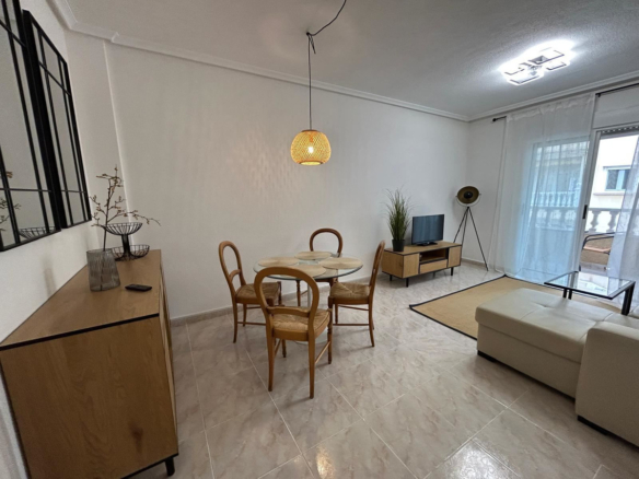 Apartment – Middle Floor Apartment in Torrevieja