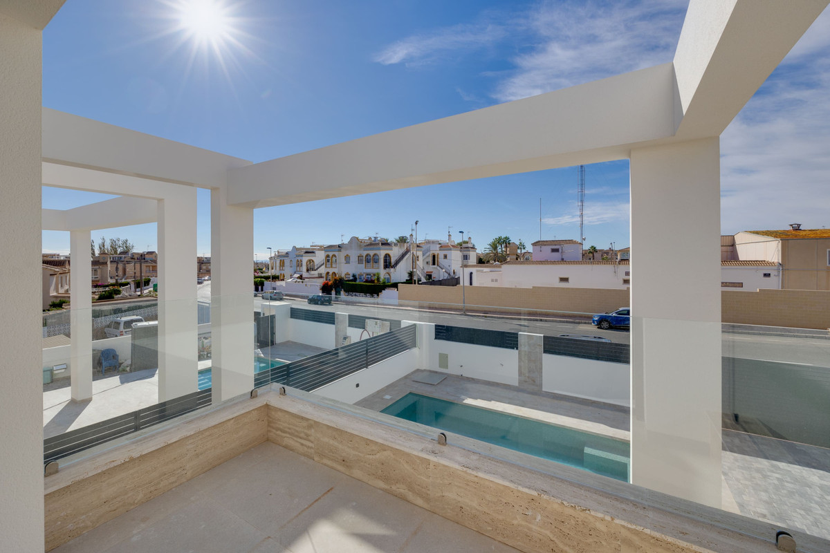 ShowFeedImage House – Detached Villa in Torrevieja