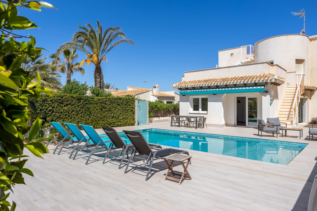 ShowFeedImage House – Detached Villa in Orihuela