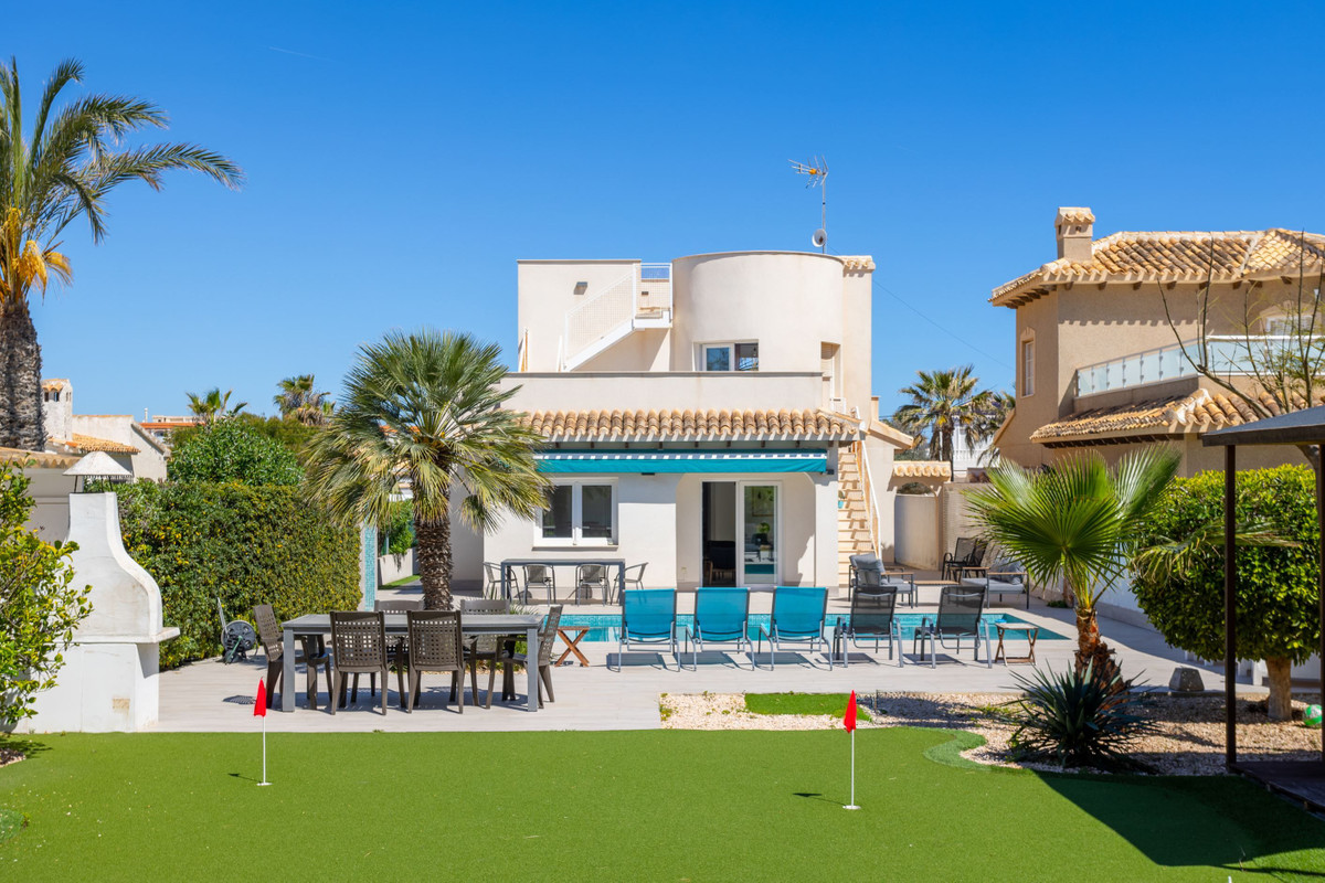 ShowFeedImage House – Detached Villa in Orihuela