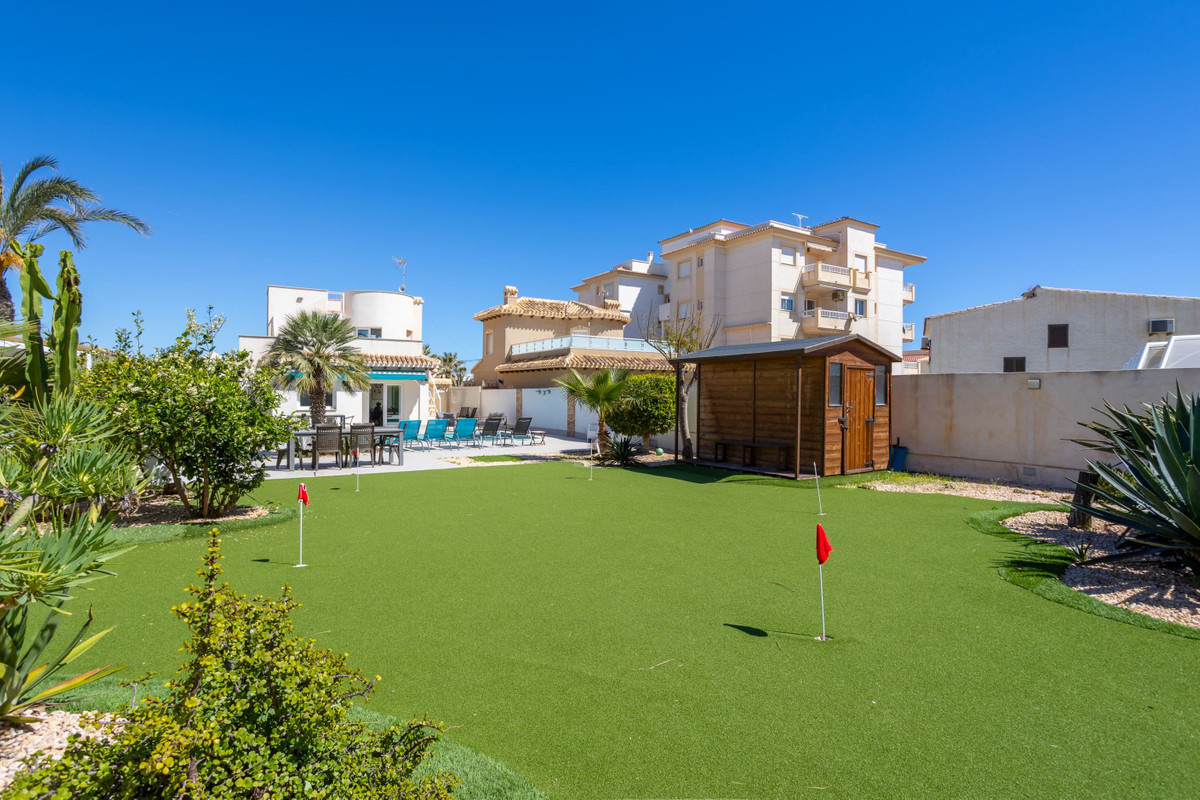 ShowFeedImage House – Detached Villa in Orihuela