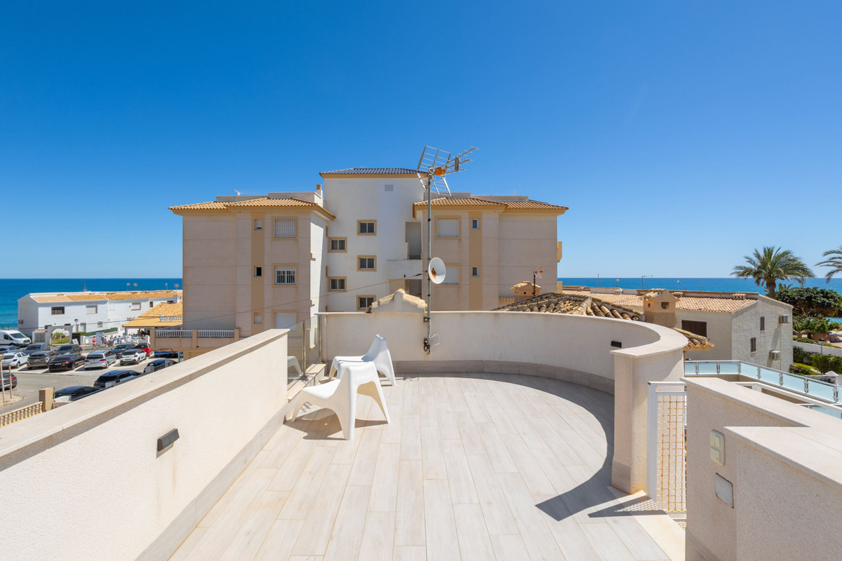 ShowFeedImage House – Detached Villa in Orihuela