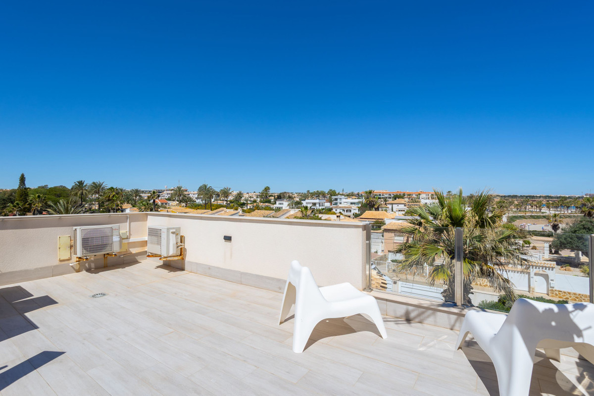 ShowFeedImage House – Detached Villa in Orihuela