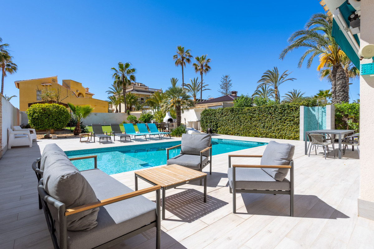 ShowFeedImage House – Detached Villa in Orihuela