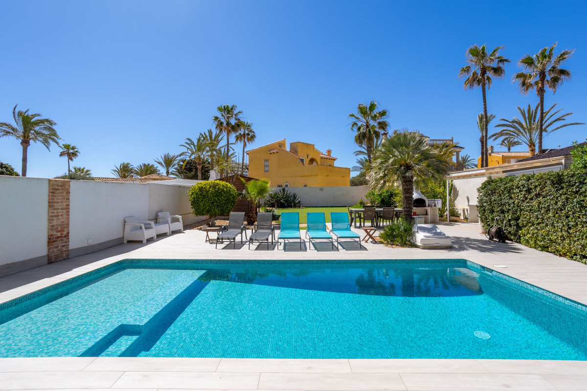ShowFeedImage House – Detached Villa in Orihuela