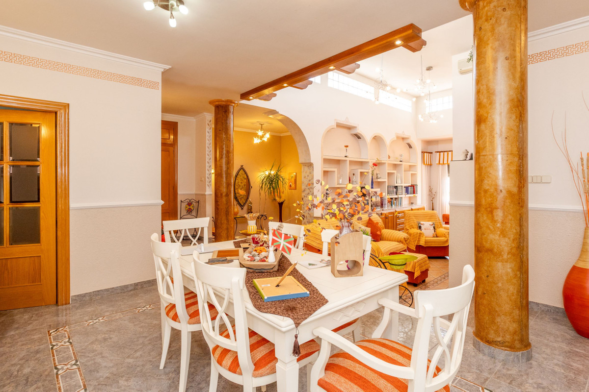 House – Detached Villa in La Union