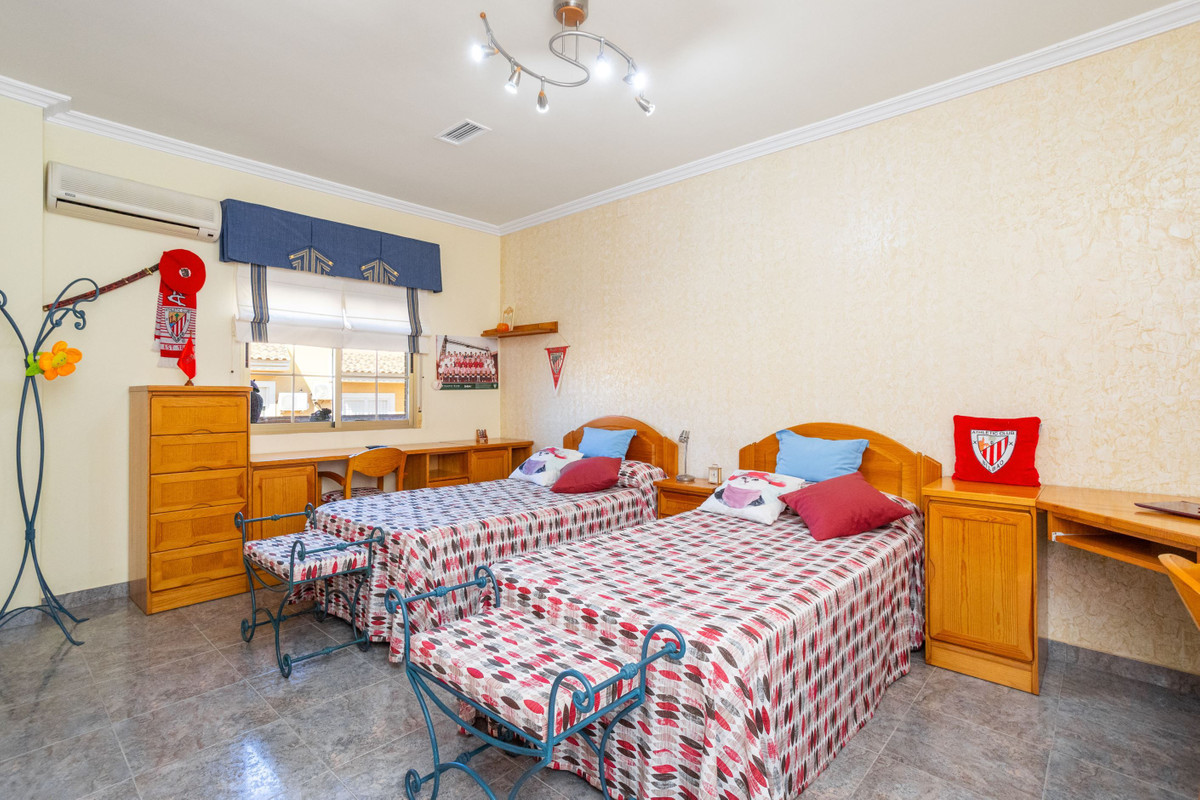 House – Detached Villa in La Union