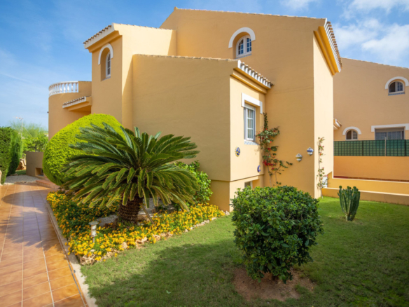 House – Detached Villa in Cartagena