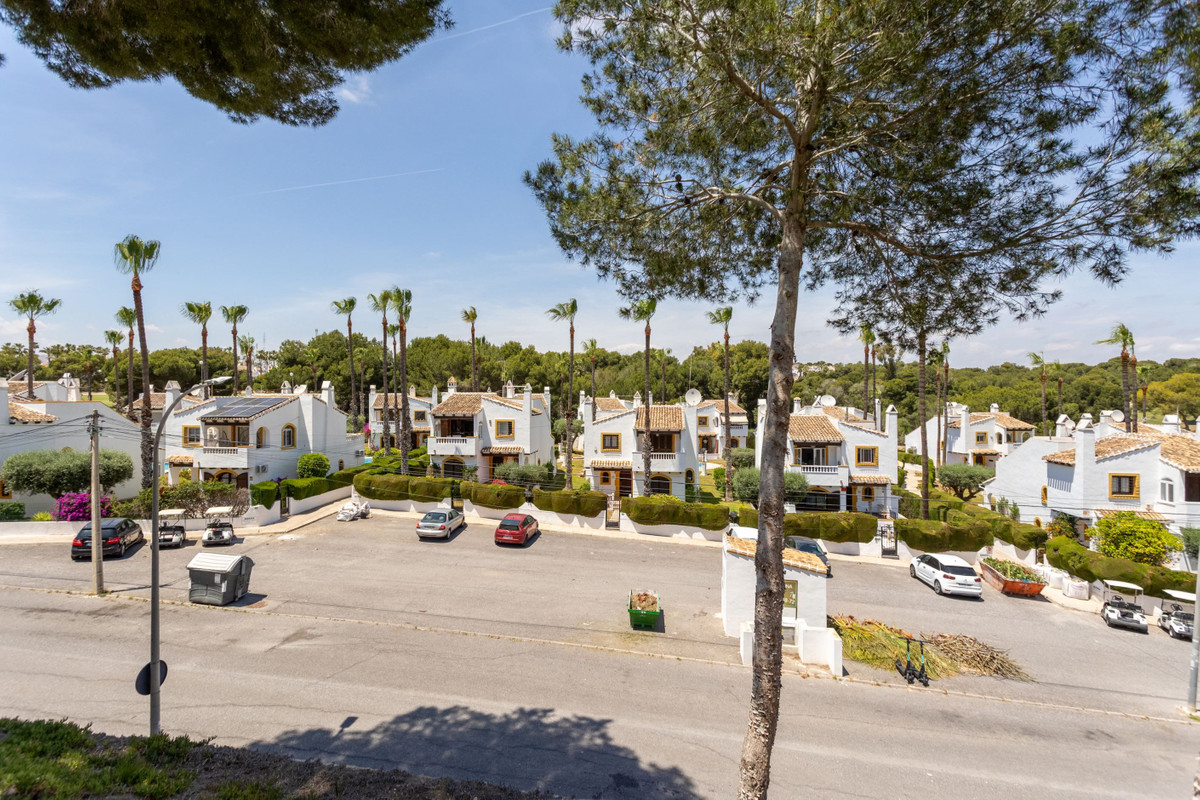 ShowFeedImage House – Detached Villa in Orihuela