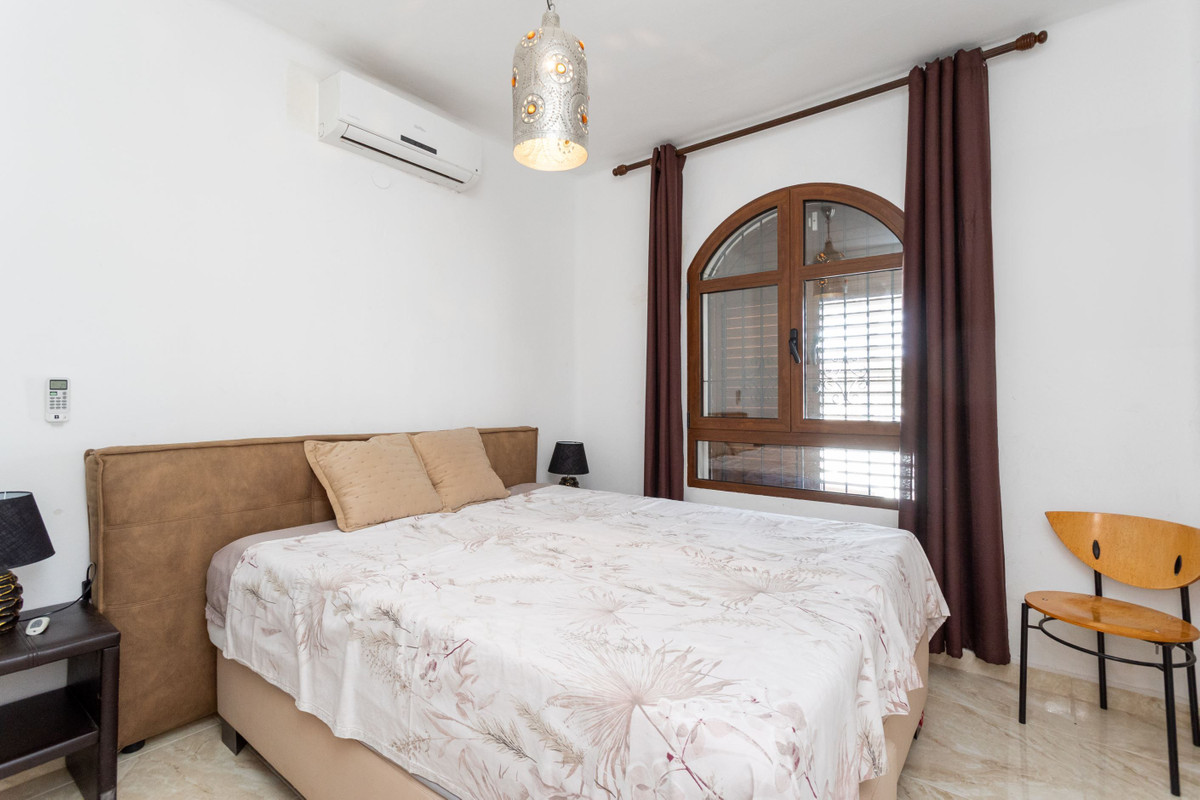 ShowFeedImage House – Detached Villa in Orihuela